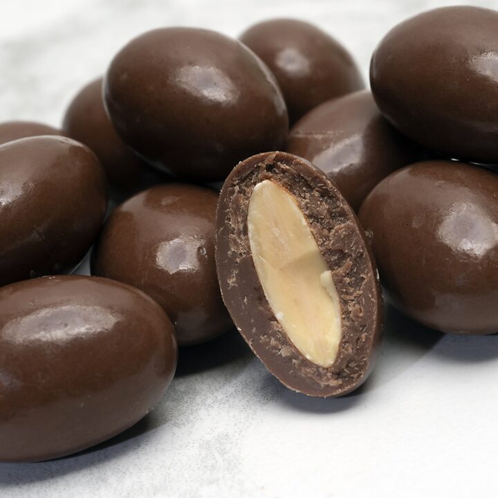 Chocolate Country Milk chocolate coated almonds